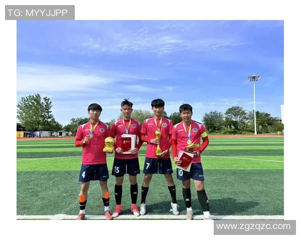 身高1米7的足球巨星如何凭借技术突破身高限制成就传奇职业生涯